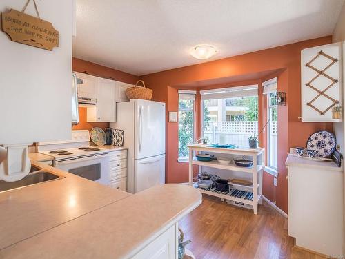 1-3570 Norwell Dr, Nanaimo, BC - Indoor Photo Showing Kitchen