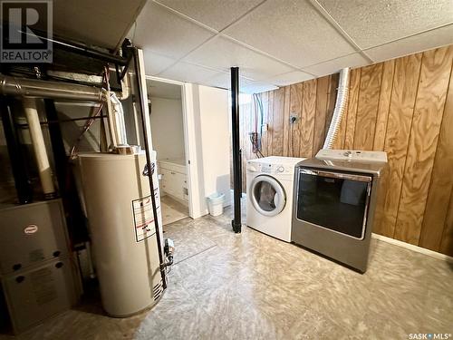 1451 111Th Street, North Battleford, SK - Indoor Photo Showing Laundry Room