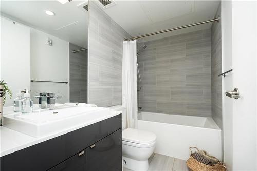 1301 311 Hargrave Street, Winnipeg, MB - Indoor Photo Showing Bathroom