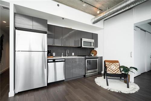 1301 311 Hargrave Street, Winnipeg, MB - Indoor Photo Showing Kitchen With Stainless Steel Kitchen
