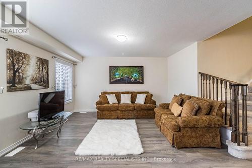 8591 Dogwood Cres, Niagara Falls, ON - Indoor Photo Showing Living Room