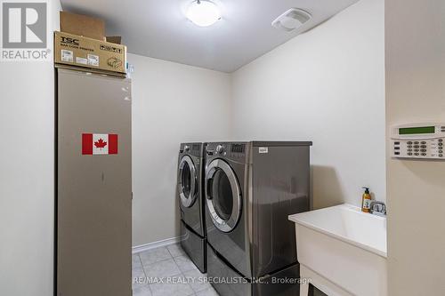 8591 Dogwood Cres, Niagara Falls, ON - Indoor Photo Showing Laundry Room