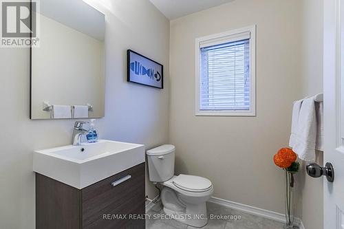 8591 Dogwood Cres, Niagara Falls, ON - Indoor Photo Showing Bathroom