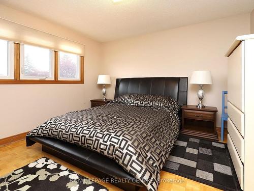 4229 Capilano Crt, Mississauga, ON - Indoor Photo Showing Bedroom