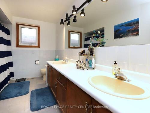 4229 Capilano Crt, Mississauga, ON - Indoor Photo Showing Bathroom