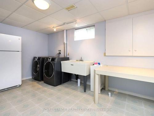 4229 Capilano Crt, Mississauga, ON - Indoor Photo Showing Laundry Room