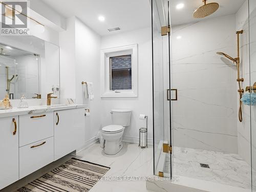 374 Gilpin Dr, Newmarket, ON - Indoor Photo Showing Bathroom