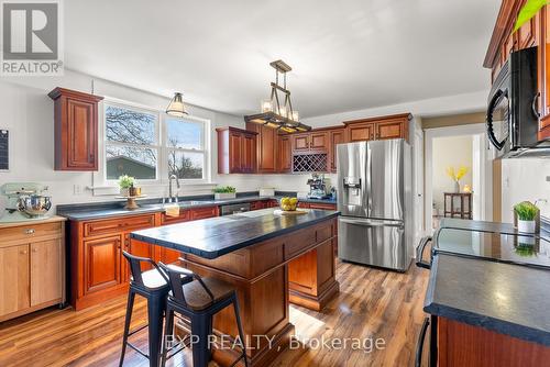 1856 Ott Rd, Fort Erie, ON - Indoor Photo Showing Kitchen With Double Sink