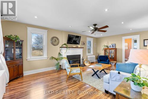 1856 Ott Rd, Fort Erie, ON - Indoor Photo Showing Living Room With Fireplace
