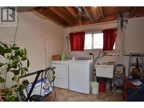 3900 13 Street, Vernon, BC - Indoor Photo Showing Laundry Room