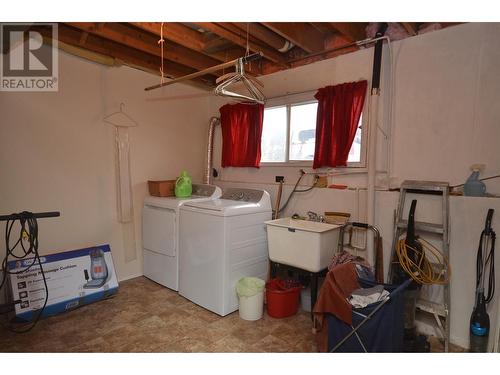 3900 13 Street, Vernon, BC - Indoor Photo Showing Laundry Room