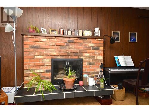 3900 13 Street, Vernon, BC - Indoor With Fireplace