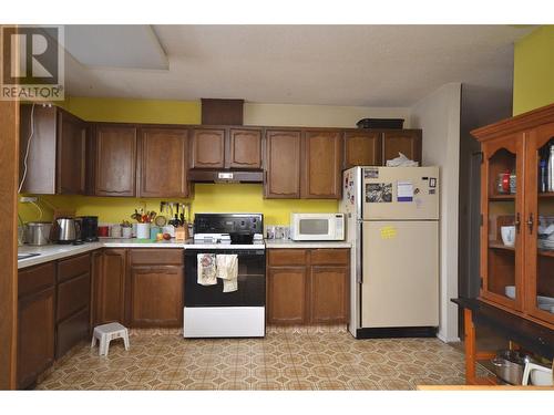 3900 13 Street, Vernon, BC - Indoor Photo Showing Kitchen