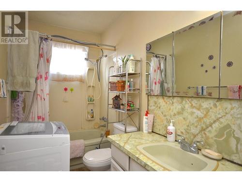 3900 13 Street, Vernon, BC - Indoor Photo Showing Bathroom