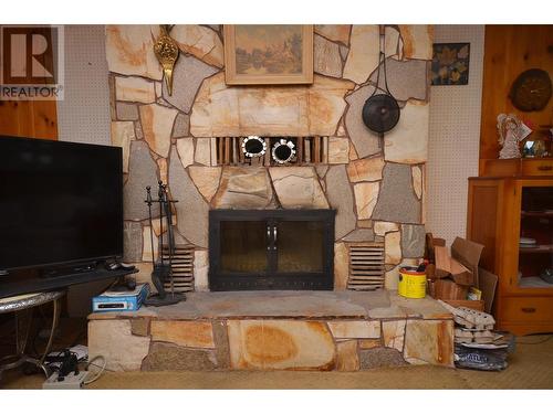 3900 13 Street, Vernon, BC - Indoor With Fireplace
