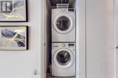 #305 -128 Pears Ave N, Toronto, ON - Indoor Photo Showing Laundry Room