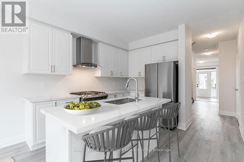32 Nicort Rd, Wasaga Beach, ON - Indoor Photo Showing Kitchen With Upgraded Kitchen