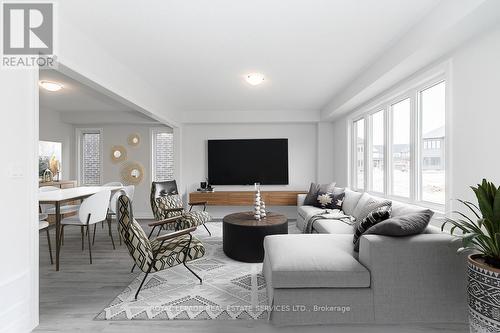 32 Nicort Rd, Wasaga Beach, ON - Indoor Photo Showing Living Room