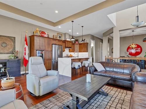 331 Cordon Place, Vernon, BC - Indoor Photo Showing Living Room