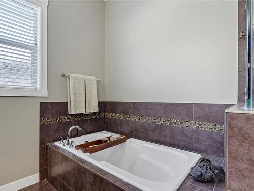 331 Cordon Place, Vernon, BC - Indoor Photo Showing Bathroom
