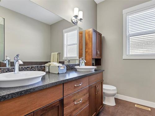 331 Cordon Place, Vernon, BC - Indoor Photo Showing Bathroom