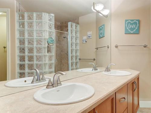 905-1947 Underhill Street, Kelowna, BC - Indoor Photo Showing Bathroom
