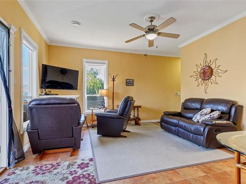 8337 Okanagan Landing Road, Vernon, BC - Indoor Photo Showing Living Room