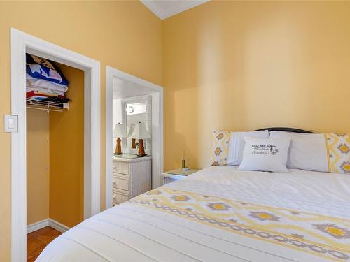 8337 Okanagan Landing Road, Vernon, BC - Indoor Photo Showing Bedroom