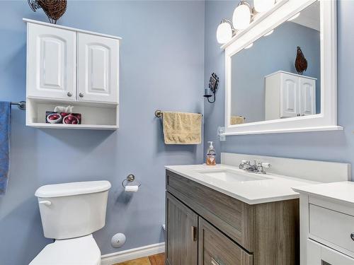 8337 Okanagan Landing Road, Vernon, BC - Indoor Photo Showing Bathroom