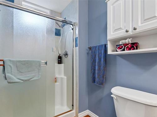 8337 Okanagan Landing Road, Vernon, BC - Indoor Photo Showing Bathroom