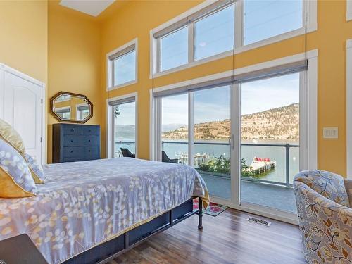 8337 Okanagan Landing Road, Vernon, BC - Indoor Photo Showing Bedroom