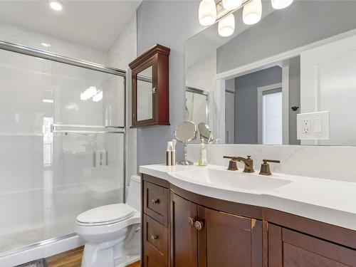 8337 Okanagan Landing Road, Vernon, BC - Indoor Photo Showing Bathroom