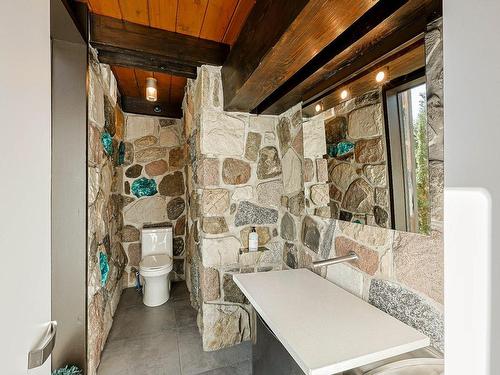 Powder room - 6 Av. Des Amiraux, Estérel, QC - Indoor Photo Showing Bathroom