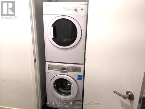 1609 - 125 Blue Jays Way, Toronto, ON - Indoor Photo Showing Laundry Room
