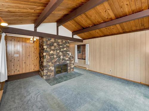 2484 Mill Bay Rd Sw, Mill Bay, BC - Indoor With Fireplace