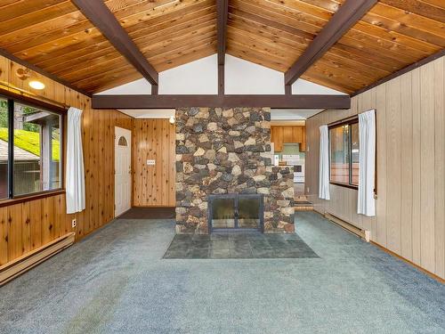 2484 Mill Bay Rd Sw, Mill Bay, BC - Indoor With Fireplace