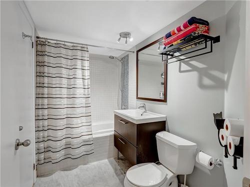 18 Beverley Street|Unit #218, Toronto, ON - Indoor Photo Showing Bathroom