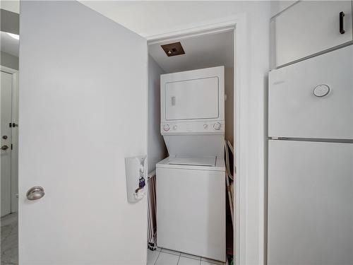 18 Beverley Street|Unit #218, Toronto, ON - Indoor Photo Showing Laundry Room