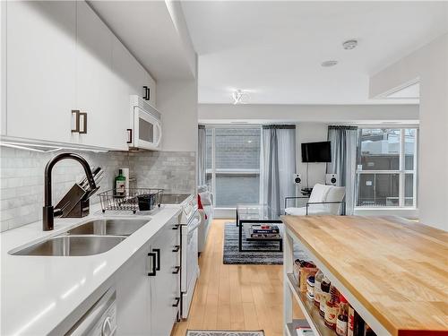 18 Beverley Street|Unit #218, Toronto, ON - Indoor Photo Showing Kitchen With Double Sink With Upgraded Kitchen