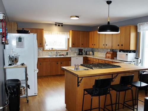 812 Little Street, Rainy River, ON - Indoor Photo Showing Kitchen