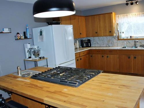 812 Little Street, Rainy River, ON - Indoor Photo Showing Kitchen With Double Sink