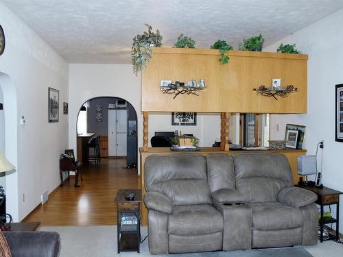 812 Little Street, Rainy River, ON - Indoor Photo Showing Living Room