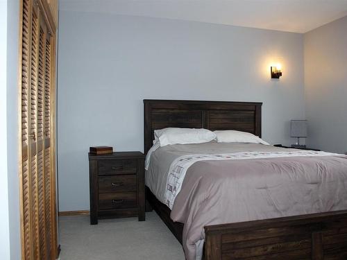 812 Little Street, Rainy River, ON - Indoor Photo Showing Bedroom