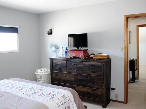 812 Little Street, Rainy River, ON - Indoor Photo Showing Bedroom