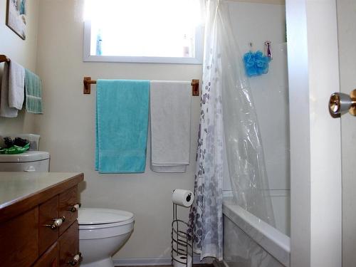 812 Little Street, Rainy River, ON - Indoor Photo Showing Bathroom