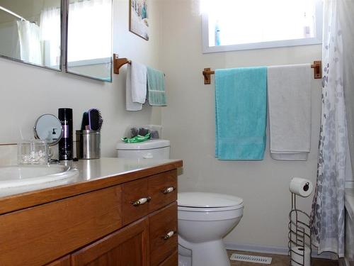 812 Little Street, Rainy River, ON - Indoor Photo Showing Bathroom