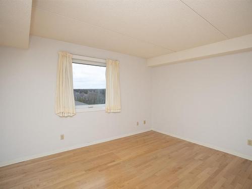 605 145 Fanshaw Street, Thunder Bay, ON - Indoor Photo Showing Other Room