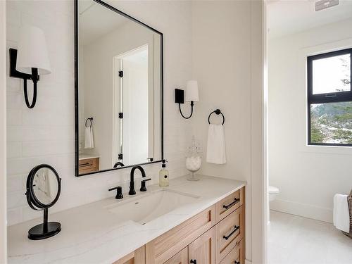 2054 Pinehurst Terr, Langford, BC - Indoor Photo Showing Bathroom