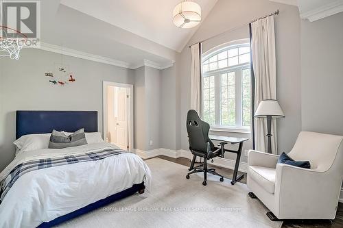 4052 Apple Valley Lane, Burlington, ON - Indoor Photo Showing Bedroom