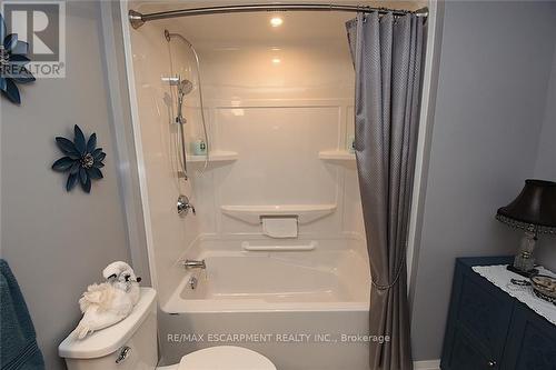 309 - 5698 Main Street, Niagara Falls, ON - Indoor Photo Showing Bathroom